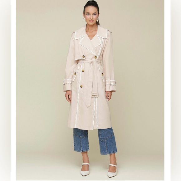 Avec Les Filles Jackets & Blazers - Women's Cream Trench Coat with Belt